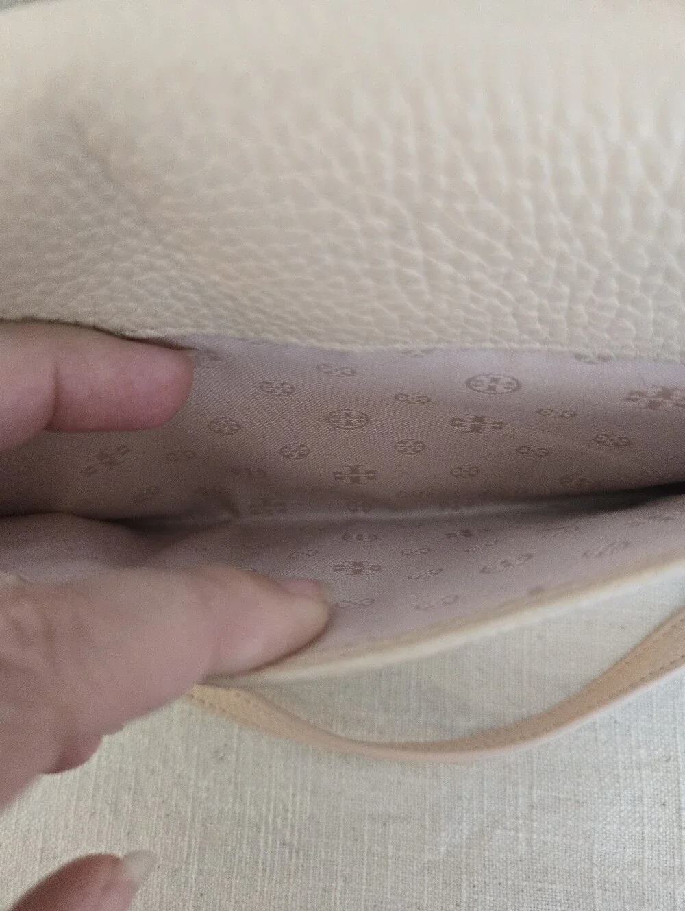 Tory Burch Thea Flat Wallet Crossbody Bag in a Soft Pink Pebbled Leather